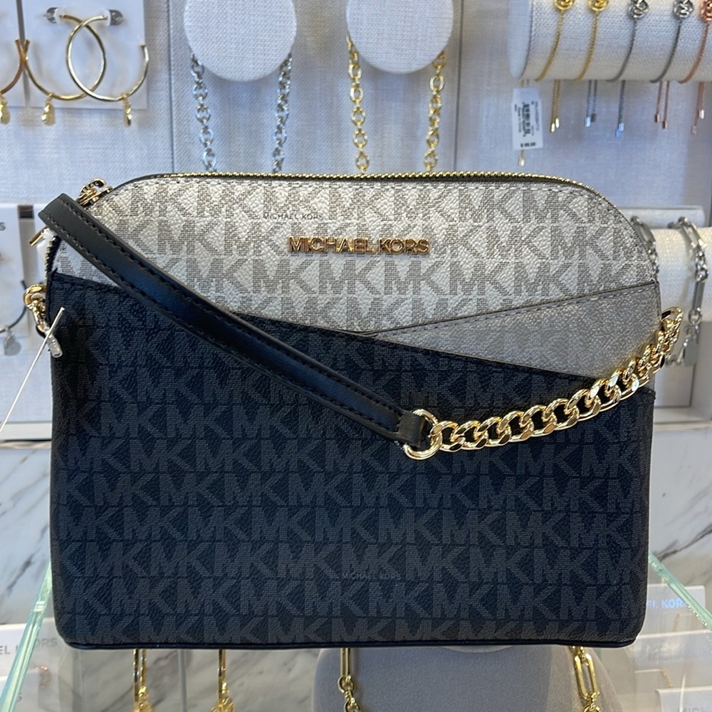 MICHAEL KORS
Jet Set Travel Medium Color-Block Signature Logo Dome Crossbody Bag